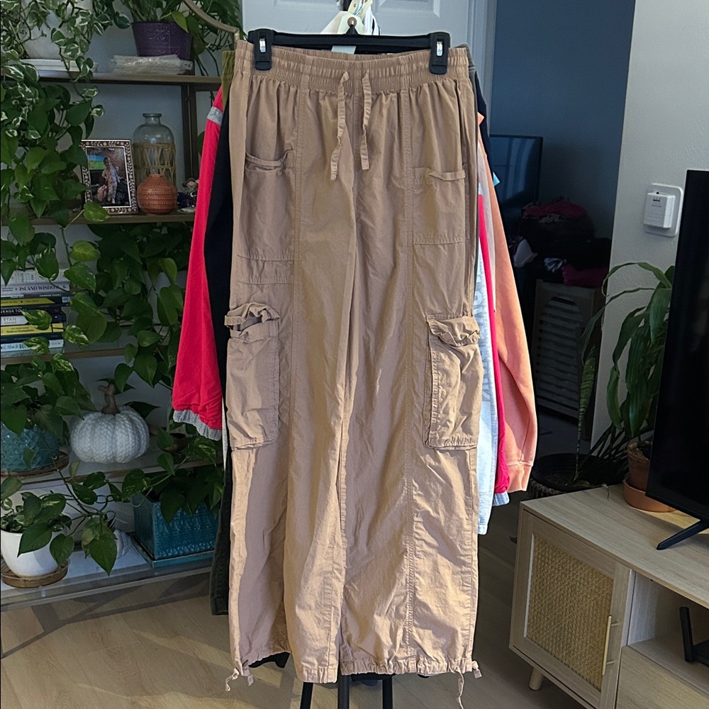 Aerie Wide Leg Cargo Pants. Size Small. 14.5” waist, 31” inseam